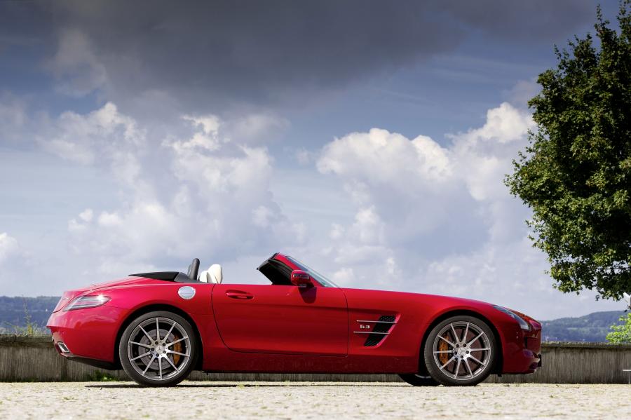 Mercedes-Benz SLS AMG Roadster 2011 года  (фото 35 из 183)